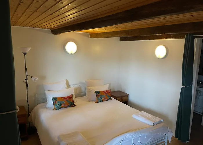 Le Des Jonquilles Up To 12 People 6 Bedrooms Melleran