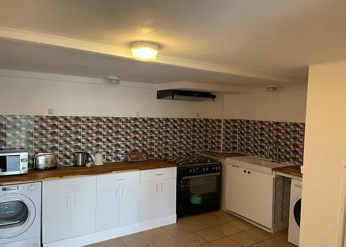 Le Des Jonquilles Up To 12 People 6 Bedrooms Melleran