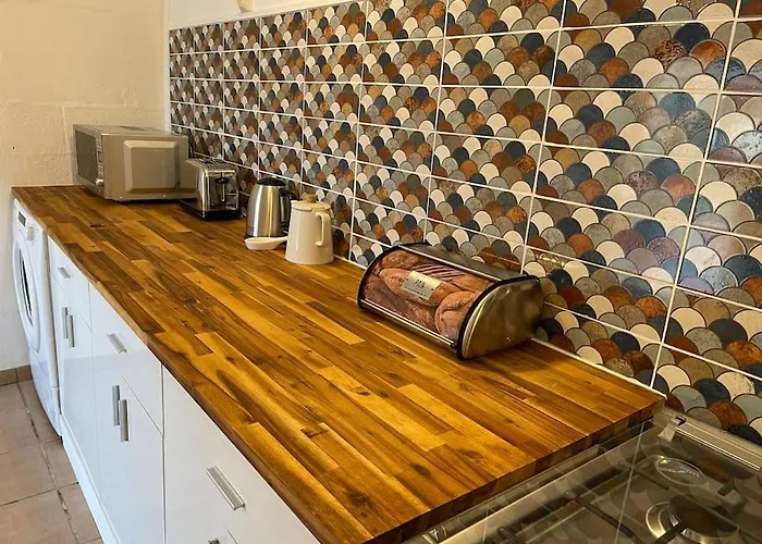 Le Des Jonquilles Up To 12 People 6 Bedrooms Melleran