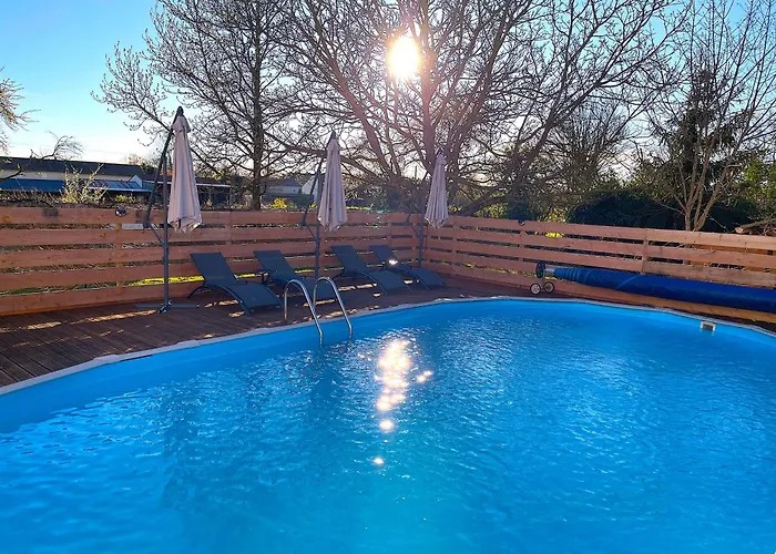 Le Des Jonquilles Up To 12 People 6 Bedrooms Melleran